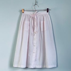 IMPECCABLE Vintage Patch Pocket Pleated Button Front Midi Skirt
